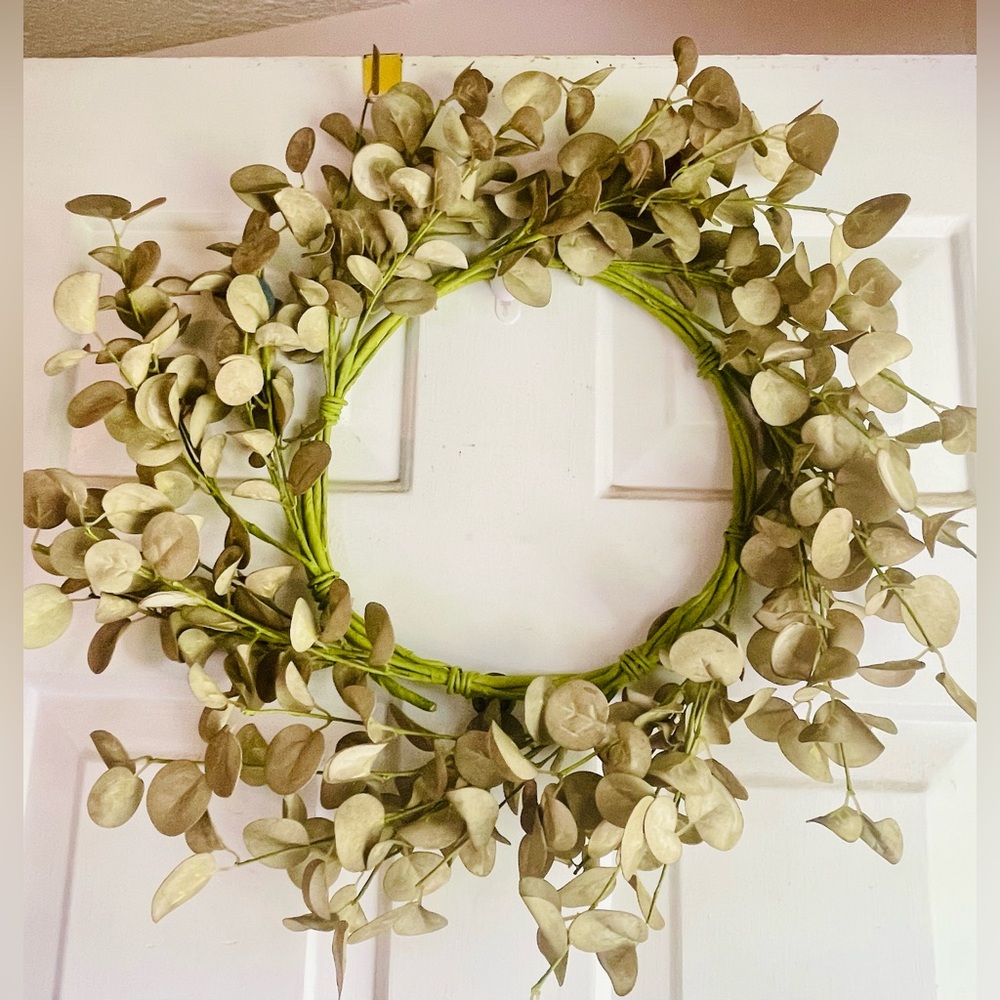 *Foamy Silver Dollar Wreath, Sage, 20”